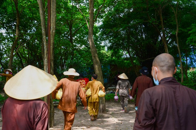 Continuing to support people in need in the Covid-19 pandemic of Hoang Phap Pagoda (series 2)